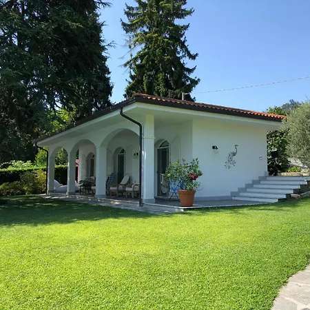 Vila Casa Blanca Lesa